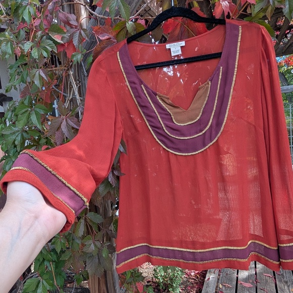 Lucky Brand Indian inspired Rust and Maroon top - Picture 4 of 7